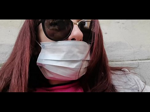 ❤️ Η Νικολέτα εκδικείται τον γείτονά της και κατουράει στο γκαράζ του (Ειδικό Covid19 Ιταλική καραντίνα) Πορνό βίντεο ❌️❤